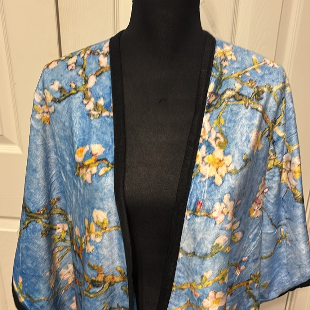 JC Sunny Fleece Floral Wrap - Picture 2 of 9